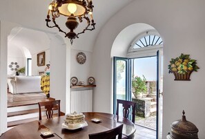 Bright rooms, Fondo Turiello