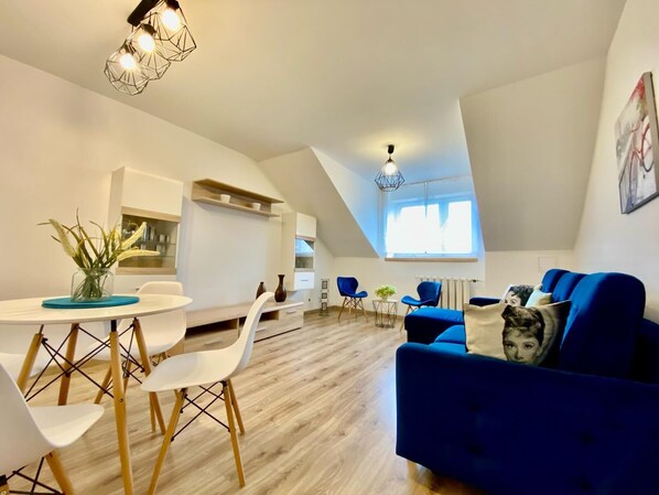 Livingroom With sleeping sofa