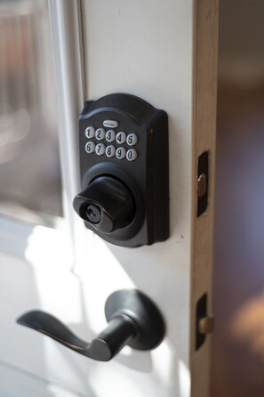 Unclassified image, 5 of 30, button