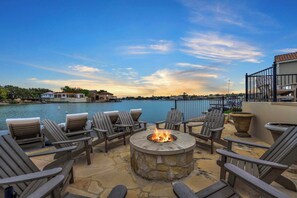 Firepit Lakeside