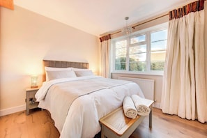 Cosy King  Bedroom