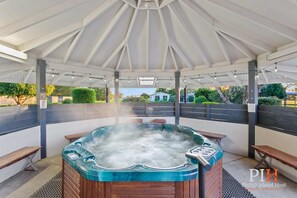 Indoor spa tub