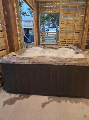 HOT TUB  LOCATED IN GARAGE AREA UNDERNEATH HOUSE