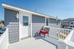Front Door & Deck