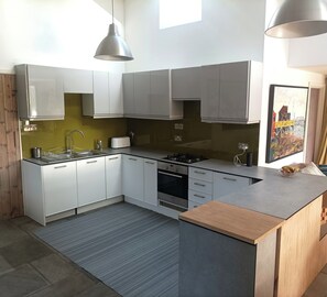 Spacious well appointed kitchen