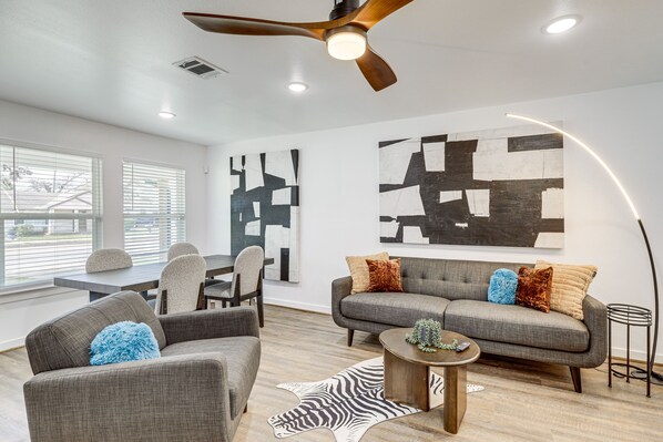 Houston Vacation Rental | 3BR | 1BA | 1 Step Required | 1,050 Sq Ft
