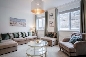 Luxurious Apartment Charlton Mews - 2 Bed - Tenby (22119)