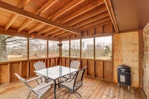 Screened-In Deck | Dining Area