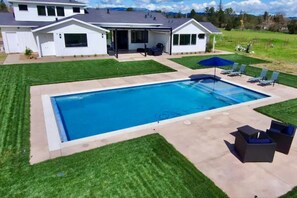Sparkling pool with 8-person jacuzzi, baha shelf, resort-style chaises.