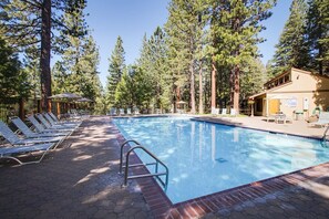 Common area Pool
