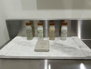 Bathroom amenities