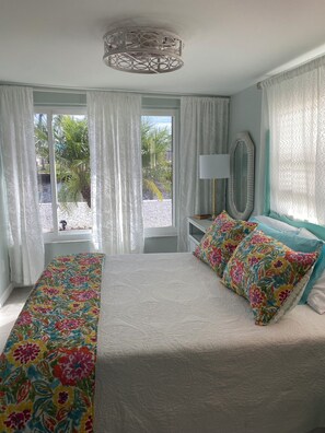 Queen/master bedroom with bathroom ensuite