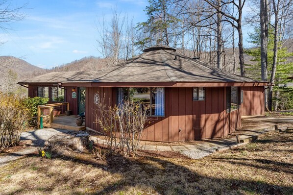 Front: Cornerstone Cabin at Springdale (L)