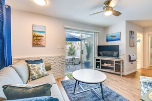 Studio | Living Area | Central Air Conditioning & Heating