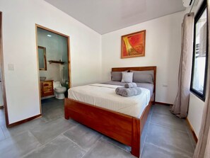 BEDROOM WITH BATHROOM