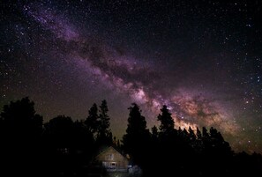 A photo of the cabin and night sky provided by one of our awesome guests