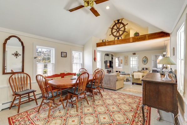 Pocasset Vacation Rental | 5BR | 2BA | 1,200 Sq Ft | 4 Steps Required