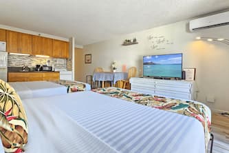 Waikiki Studio with 2 comfortable Queen beds, Pool & Free Parking