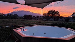 Outdoor spa tub