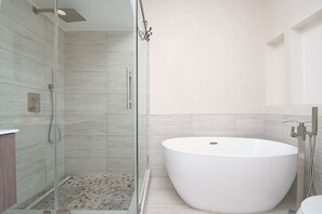 bathroom with bathtub