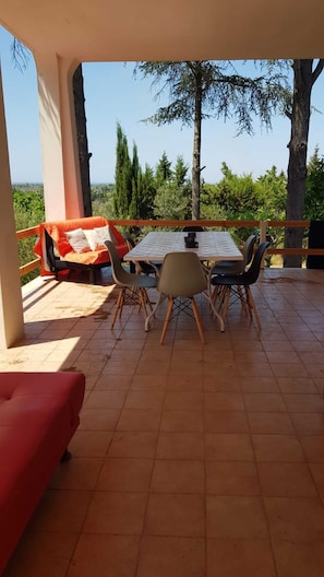 Outdoor dining