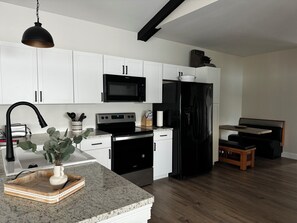 Full Kitchen 