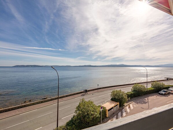 Nuage, Ciel, L'Eau, Fenêtre, Ombre, Plan D'Eau, Bois, Immobilier, Teintes Et Ombres, Loisir
