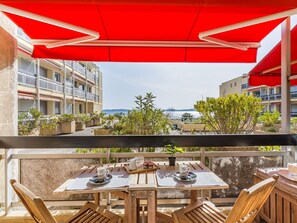 Table, Building, Furniture, Sky, Shade, Interior Design, Real Estate, Wood, Outdoor Furniture, Urban Design