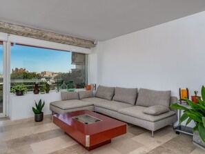 Couch, Pflanze, Möbel, Tabelle, Interior Design, Zimmerpflanze, Studio Couch, Wohnzimmer, Rechteck, Fussboden