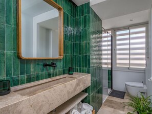 Spiegel, Zapfhahn, Armatur, Eigentum, Pflanze, Badewanne, Sinken, Grün, Badezimmer, Fenster