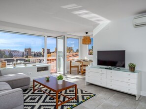 Table, Property, Furniture, Cabinetry, Couch, Interior Design, Living Room, Architecture, Houseplant, Floor