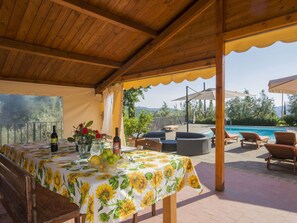 Property, Building, Room, Real Estate, Furniture, Patio, House, Interior Design, Porch, Table