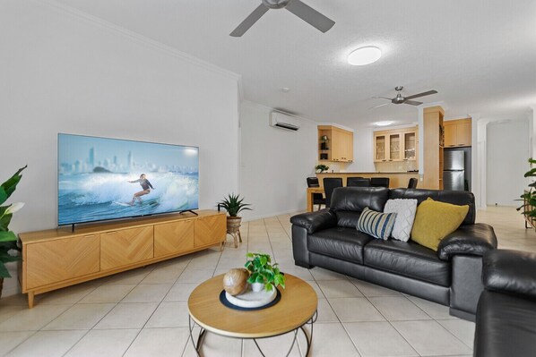 Relax and unwind in our Cozy 3-Bedroom Oasis in Cairns, featuring a spacious living room and exclusive pool access. Your perfect home away from home