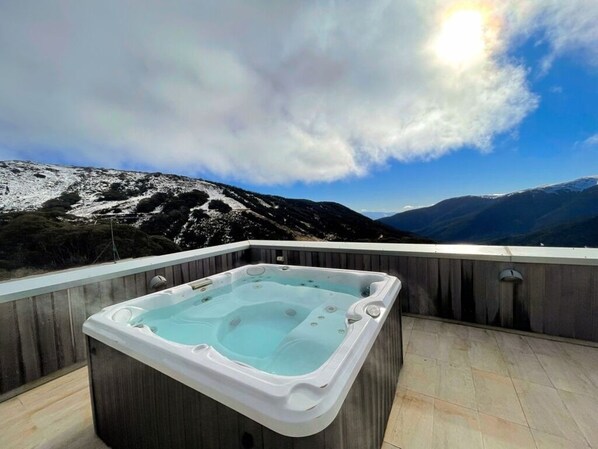 This rooftop hot tub offers the perfect escape from the hustle and bustle.