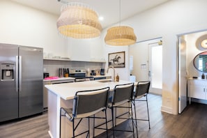 Fully equipped kitchen.