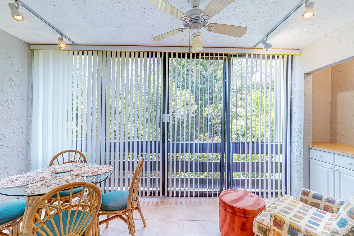 Waterfront condo with pool, tennis court, fitness center, internet, W/D, & AC