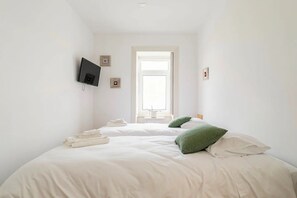 Quarto 2 camas com TV cabo