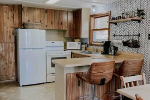 Kitchen and breakfast bar.