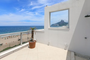 Balcony / Terrace,Mountain view