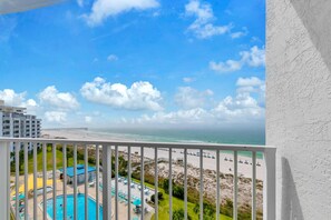 Moonspinner 813A balcony views