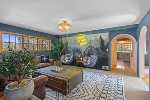 Oversized coffee table to play board games in the living room