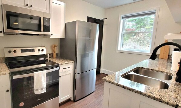 Full kitchen with all the equipment needed to cook a simple meal!