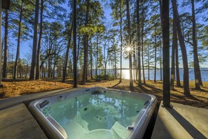 Outdoor Oasis: Unwind in the hot tub with stunning lake views and serene forest vibes!