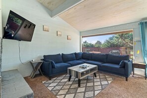 Living room w/ sectional sofa
