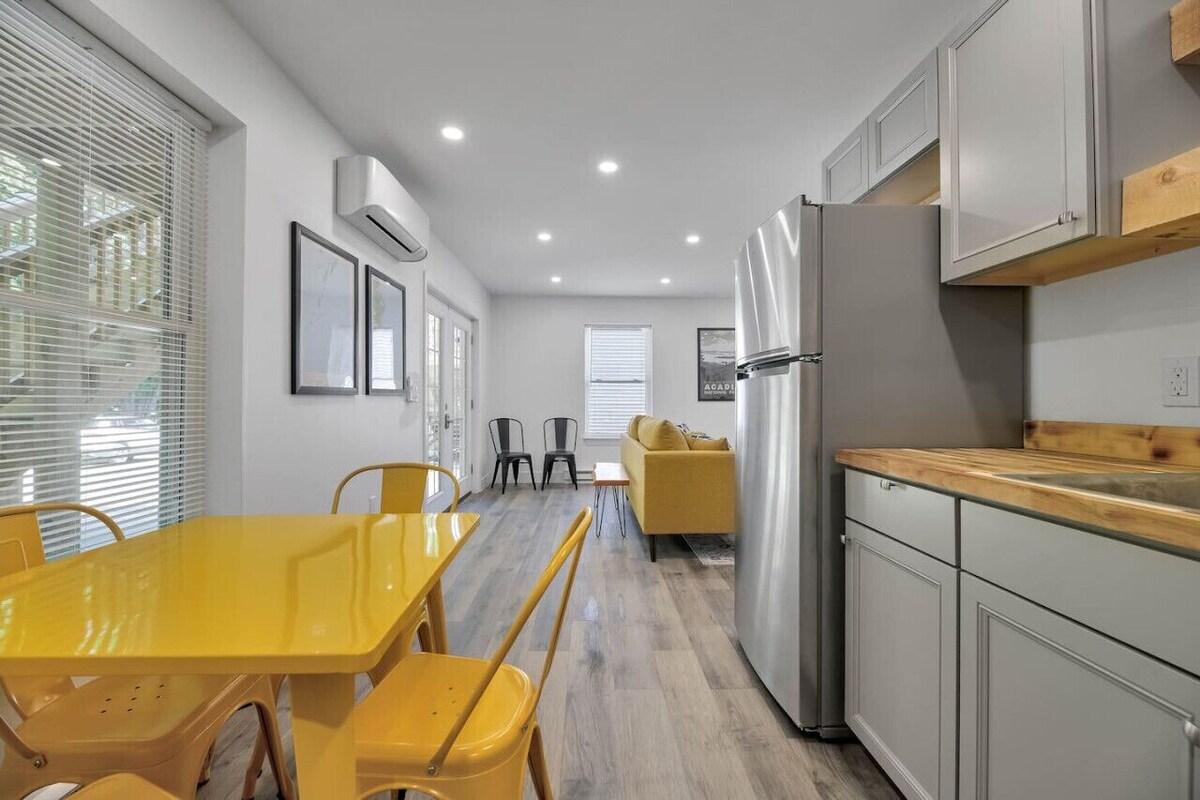 Discover Bangor from our 2 BD Apartment