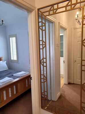 26 Montpellier - hallway mirror