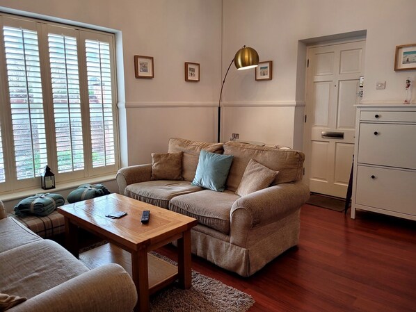 26 Montpellier - Living Room3