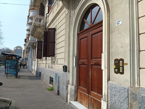 Property, Building, Door, Window, Architecture, Wood, Neighbourhood, House, Road Surface