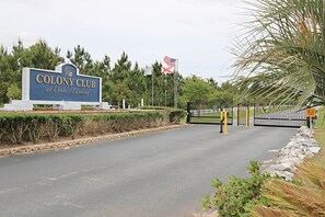 Vista frontal de la propiedad