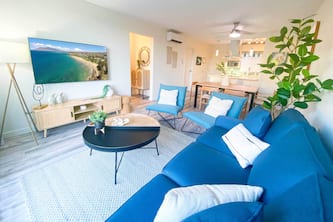 Contemporary Chic Comfy - 2Bed 2Bath Condo, Steps to Charley Young Beach